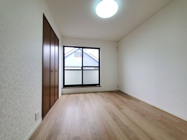 明るい洋室です