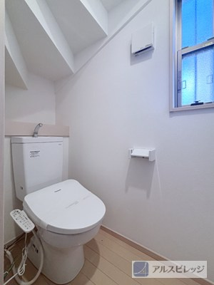 タンク背後の棚が便利です。　