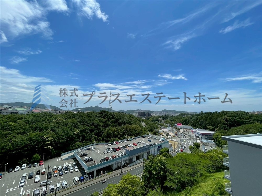 物件からの眺望です♪周辺に高い建物がないので人の目線を気にせず生活出来ます♪