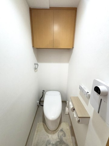 タンクレストイレで見た目◎収納が有り足元もスッキリ！