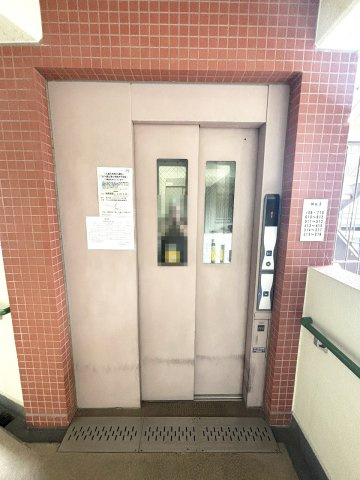 エレベーター付きで、5階のお部屋でも安心♪重い荷物があっても楽々お部屋へ行けます！