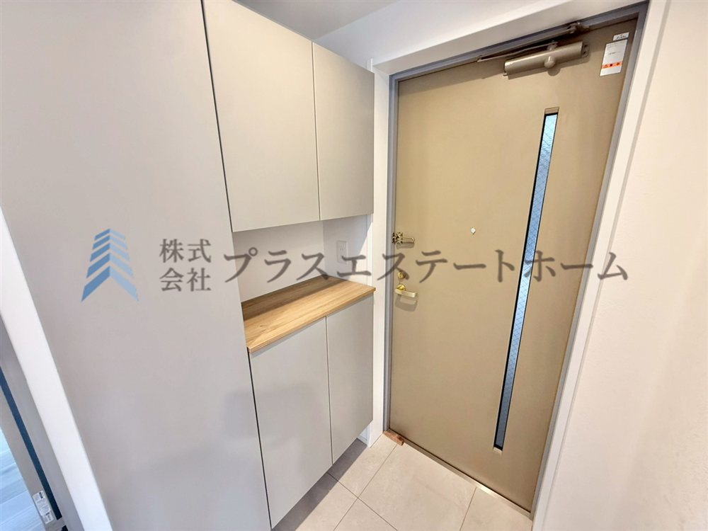 人を迎え入れる最初の場所だからこそ清潔感があり纏まった空間に♪大型シューズBOXを設置♪