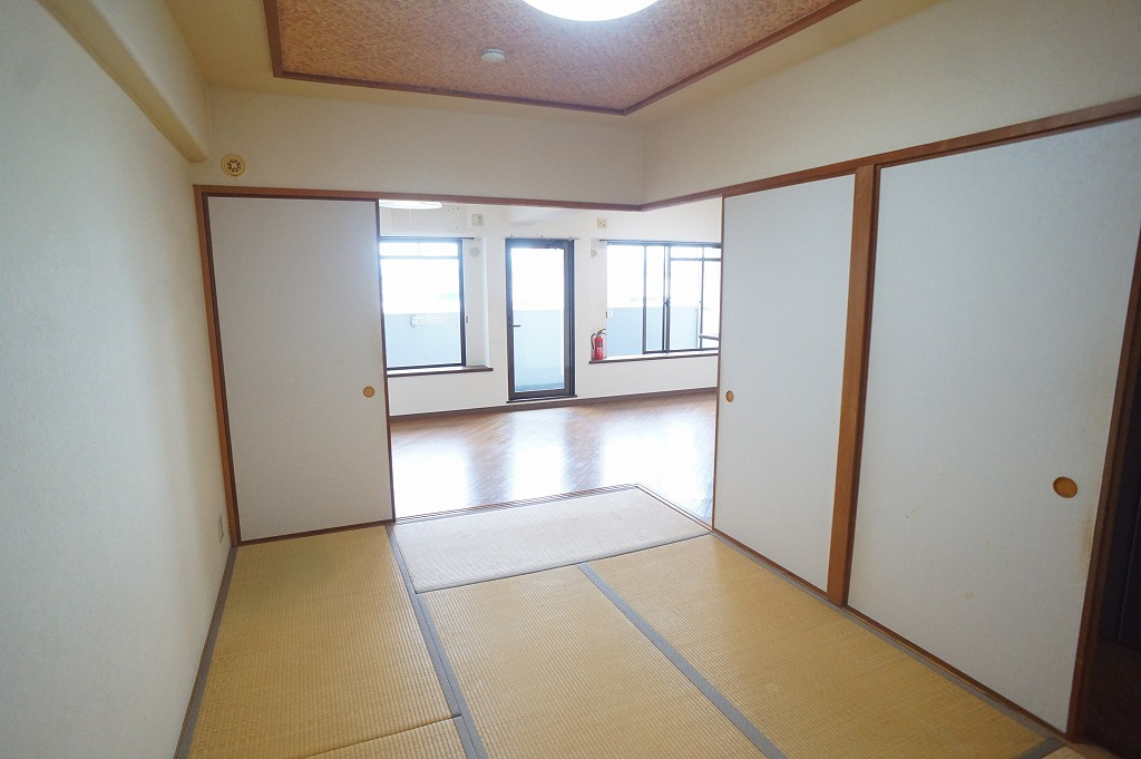 【リフォーム前の画像】【和室6帖】便利な2WAYドアです♪