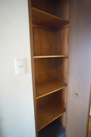 【リフォーム前の画像】廊下にある収納です♪