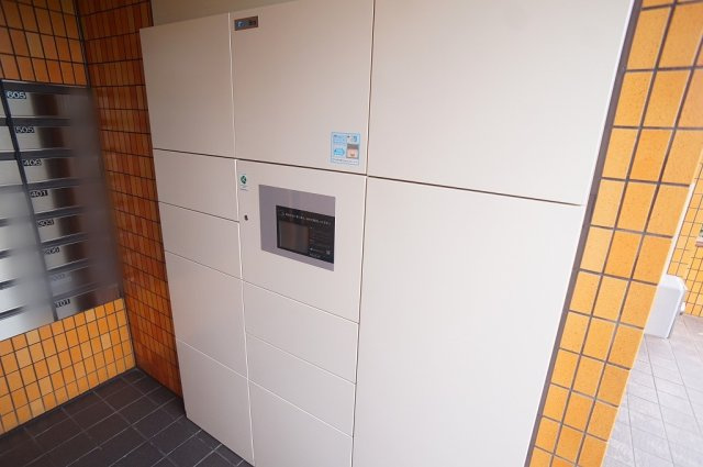 宅配ボックス完備マンションです☆