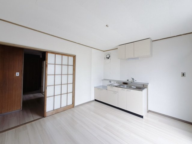 ■キッチン｜大きなお鍋や調理用具のも出し入れラクラクな収納がたっぷり！毎日使う場所だからこそ、無理のない姿勢で作業できるのは嬉しいポイントですね(*＾＾*)♪