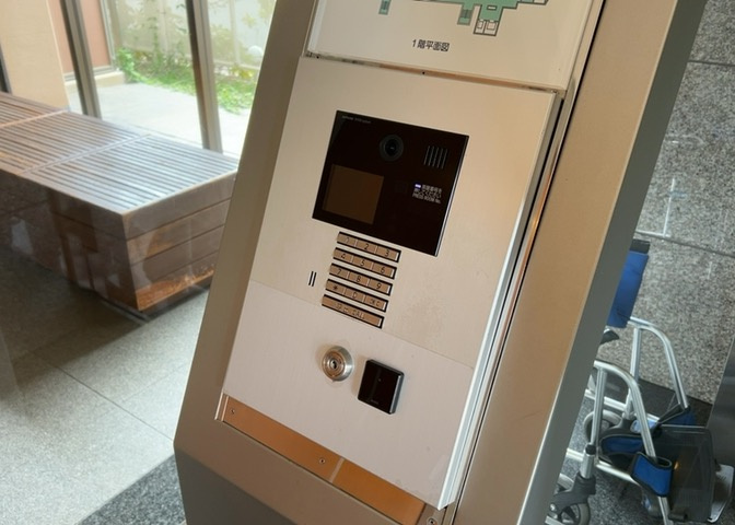 当然のことではありますが、オートロックやセンサーライト、ホームセキュリティーなどの防犯設備があれば、小さいお子様がいるご家庭も安心ですよね！まず物件購入の際は、防犯設備もチェックするようにしましょう。
