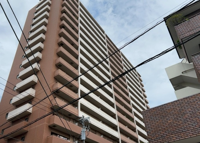 ＳＲＣ造は強度や耐震性の面でもRC造と比べて優れています。そのため、10階建以上の高層または超高層マンションなどの建築にも多く採用されています。柱や梁などのサイズが小さくても高い耐震性を確保できます。