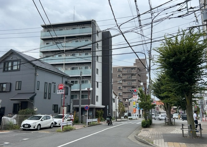 景色重視でお家選ぶをするとスーパーが遠い！学校が遠い！など生活をするうえで利便性で困ることもあります。まず一度現地を見学する際に、周辺の施設などがあるかを確認し、暮らし始めた後のことを想像しましょう。