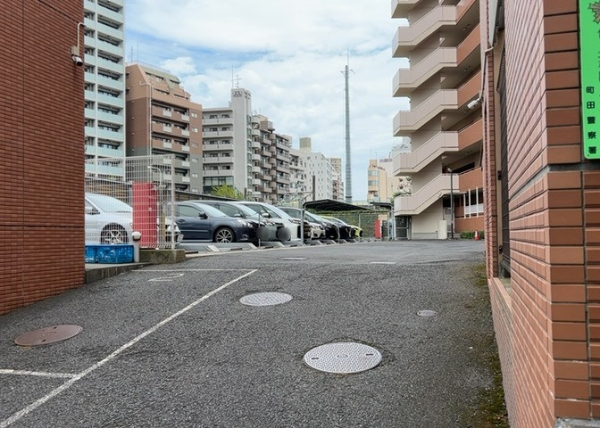マンションの駐輪場は、事前に空きがあるか確認を取ると安心です。せっかく入居したのに駐輪スペースがない！なんてことになったら大変ですよね。そこで、内見時や購入前にはまず事前に確認しておくと良いでしょう。