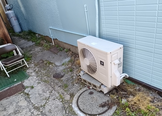 敷地内に散水栓や立水栓があると便利です。水道水を直接利用できるため、水を運ぶ手間を省くことが出来ます。大量の水を必要とする洗車作業や清掃などに役立ちます。その他設備とあわせて、現地でご確認ください。
