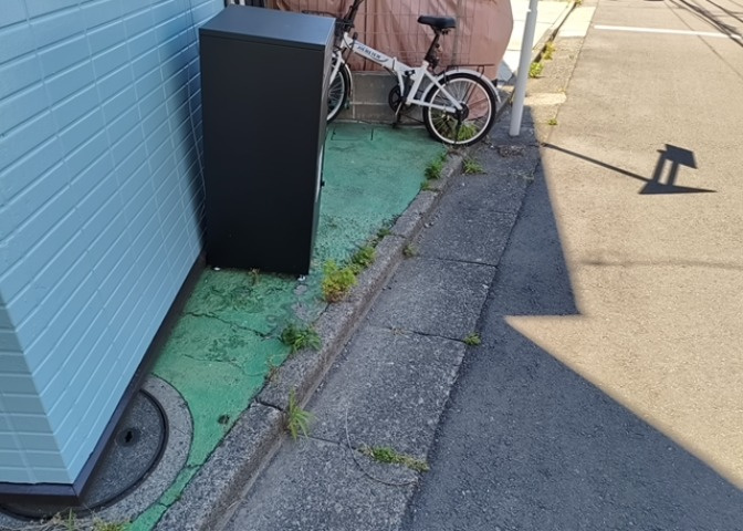 車一台あたりに必要なスペースは、標準サイズの普通自動車で横幅2m50cm、長さ5mは必要になります。ただし、乗降のことも考慮して横幅3m30cm、長さ5m50cmほどは確保できるところを選びましょう。
