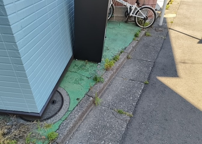 庭のある家に住むことのメリットとして、子どもたちの遊び場を確保できること、ガーデニングや家庭菜園を楽しめること、明るさを確保できることがあります。また、配置を工夫することでプライバシーが確保できます。
