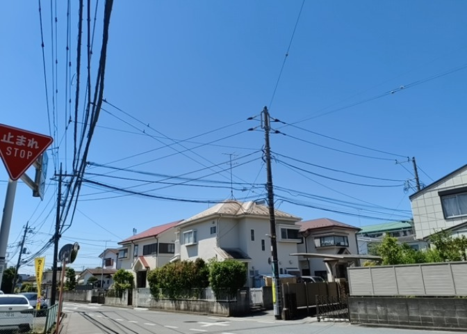 眺望を気にして物件を探す場合、前面に建物が建っていないか現地で確認しましょう！前面に建物があると景色はもちろん、日当たりや風通しにも影響が出てきます。住んだ時のことを想像しながら現地見学をしましょう。