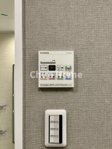 【浴室乾燥機】暖房・冷風・換気・乾燥が可能です。毎日を快適に過ごせるうれしい機能が揃っています。雨の日の洗濯物も安心です。