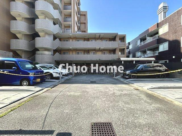 【敷地内駐車場】最新の空き状況や費用などの詳細は担当スタッフまでお問い合わせください。
