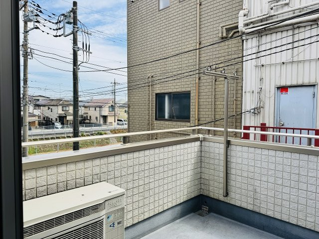～南東向きで陽当たりの良いバルコニー　洗濯物がよく乾きそうです～
