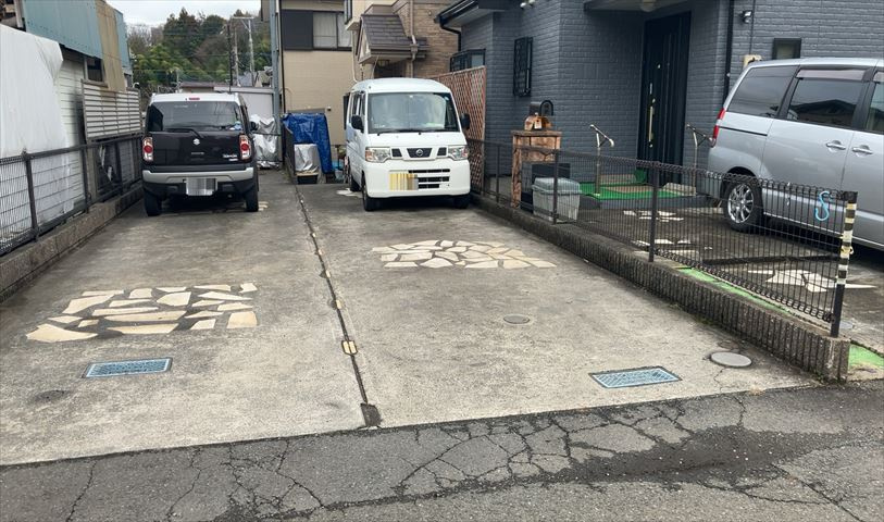 駐車場と明記されていても、最小スペースでつくられた駐車場だと大型車は駐車できなかったり、出入りしにくくなったりする可能性があります。お車のサイズと購入したい物件の駐車場のサイズを現地で確認しましょう。