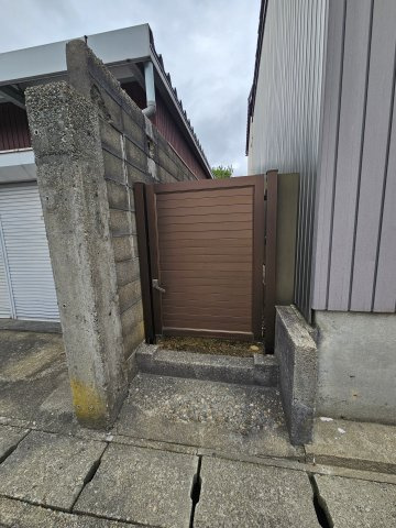 裏側の入口