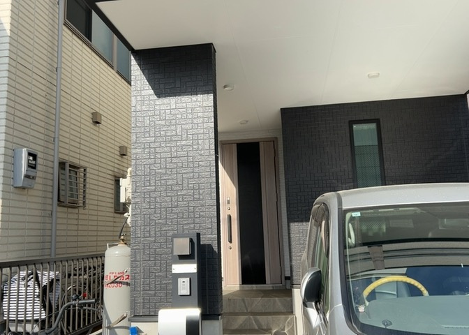 玄関は家の顔と言っても過言ではありません。現地を見学する際は玄関の広さや全体のバランスなどを見てみるといいでしょう。一般的なアプローチのしやすさだけではなく、お年寄りにも優しい設計のものだと安心です。