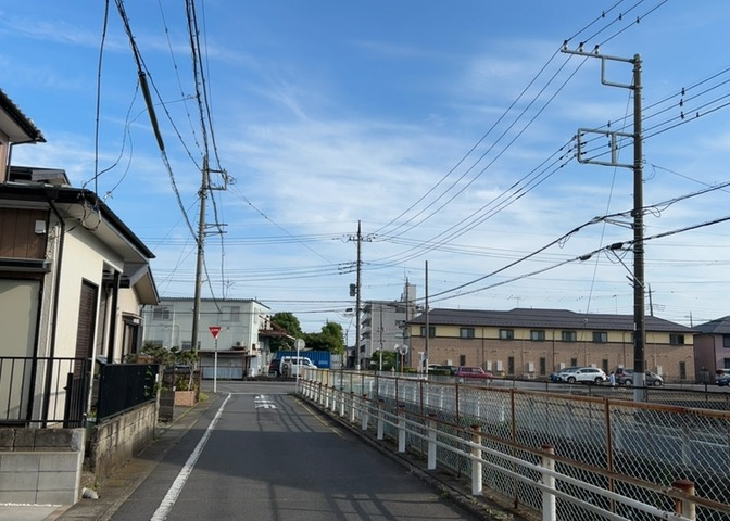 桜や紅葉の名所に出かける人は多いと思いますが、家にいながら季節の移ろいを感じる生活を送りませんか？リビングや窓から見える景色が生活を彩るワンポイントに！現地から見える景色を堪能してみては如何でしょう。