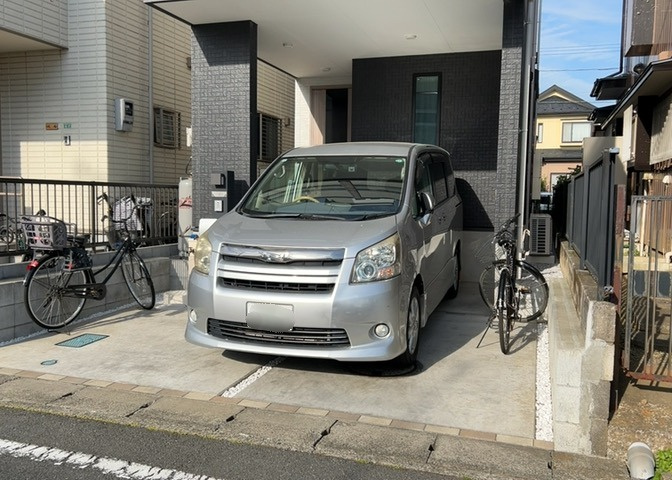 駐車場と明記されていても、最小スペースでつくられた駐車場だと大型車は駐車できなかったり、出入りしにくくなったりする可能性があります。お車のサイズと購入したい物件の駐車場のサイズを現地で確認しましょう。