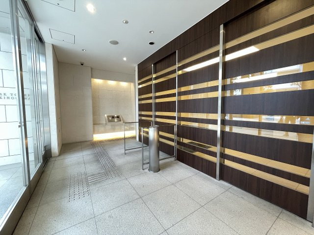 マンションの顔でもある、高級感漂うエントランス。　