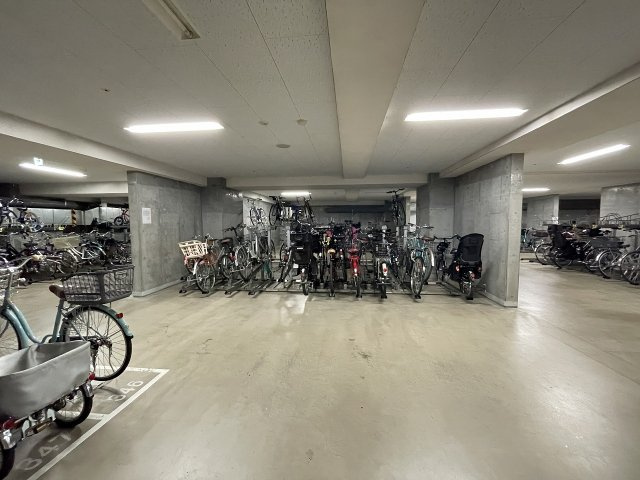 屋内駐輪場で、セキュリティーも安心です。　