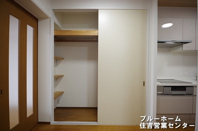 キッチン横にある収納です！