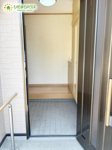 明るい玄関でお出迎え出来ます(*´▽｀*)