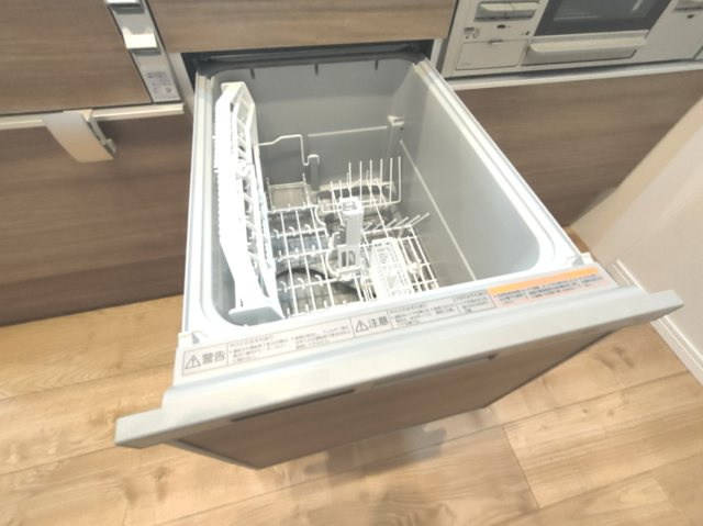 【食洗機】　手肌に優しく、家事の時短にもなる食洗機を完備。