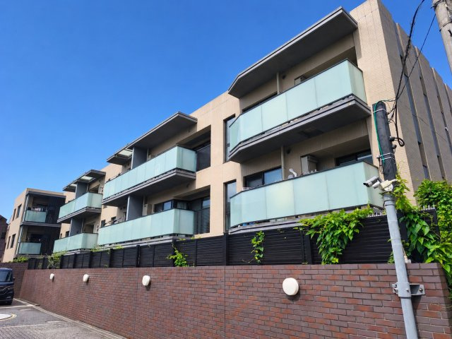 【弊社特典有】駅近にも関わらずとても閑静な住宅街に位置しております。2016年築のブランドマンション！
