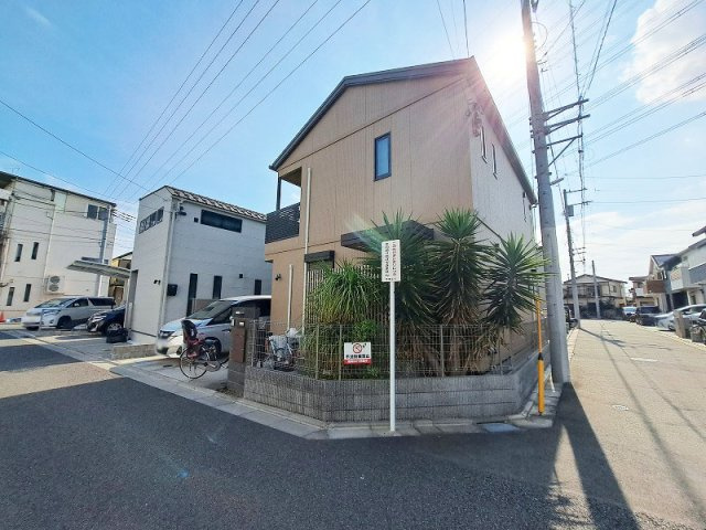 利便性と住環境のバランスが良く、日々の暮らしやすさを実感できる住まい。※画像内の車などは販売対象外です。