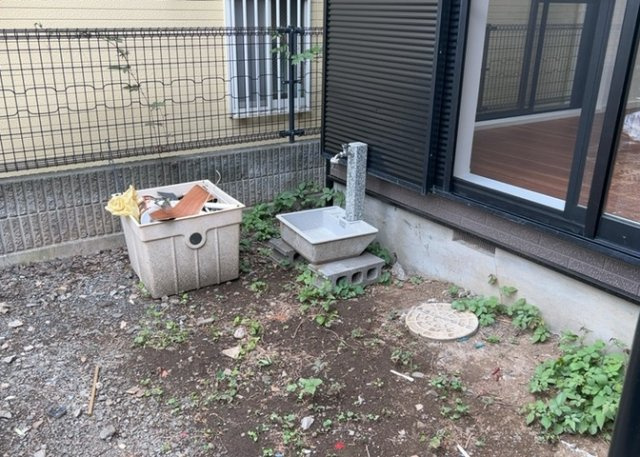 敷地内に散水栓や立水栓があると便利です。水道水を直接利用できるため、水を運ぶ手間を省くことが出来ます。大量の水を必要とする洗車作業や清掃などに役立ちます。その他設備とあわせて、現地でご確認ください。