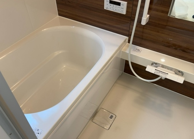 入浴時の快適さも大事なことですが、綺麗な状態を維持できなければ気持ちよく入浴できません。毎日の掃除が楽という点は大事なポイントになります！カビが生えにくく掃除がしやすい、壁や浴槽を選ぶといいでしょう。