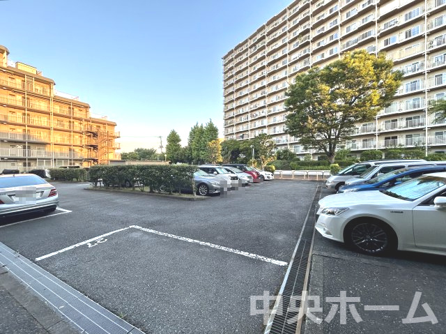【敷地内駐車場】最新の空き状況や費用などの詳細は担当スタッフまでお問い合わせください。