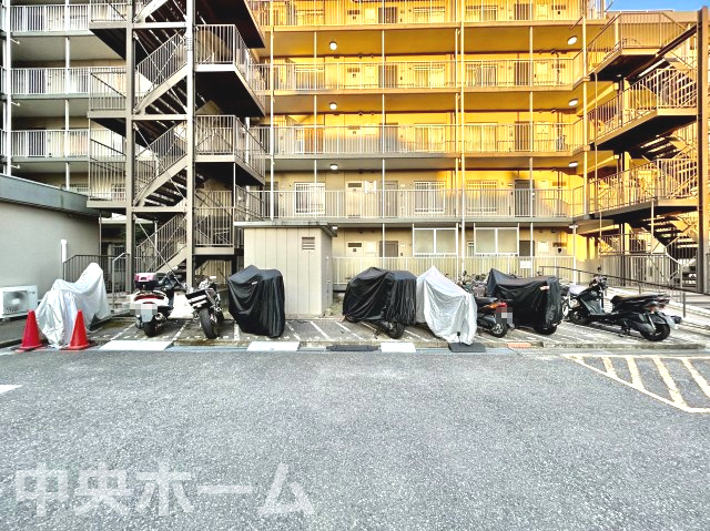 【バイク置場】最新の空き状況や費用などの詳細は担当スタッフまでお問い合わせください。