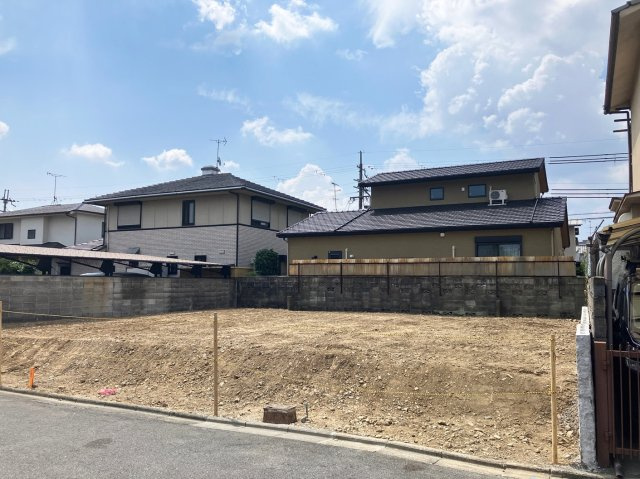 北側　前道約6ｍ　　間口　約14.17ｍ　