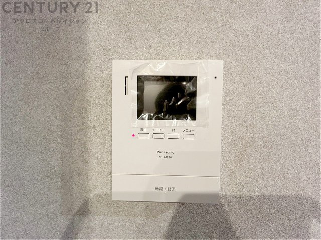 訪問者が来たときにテレビ画面で確認できるため、安心してドアを開けられます。録画機能があるものもあり、留守中に来訪者を記録しておくことができます。利便性が高く、セキュリティ面でも安心です。　
