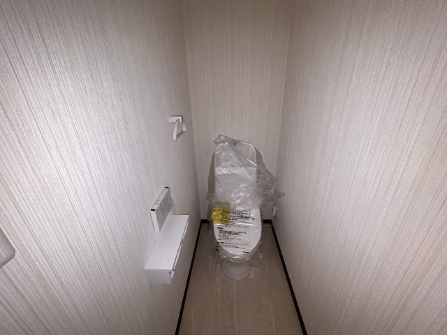 トイレ交換済みです。　温水洗浄便座を新たに設置しました。