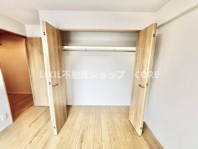 しっかりとした大きさのクローゼットを完備し、収納スペースも十分！