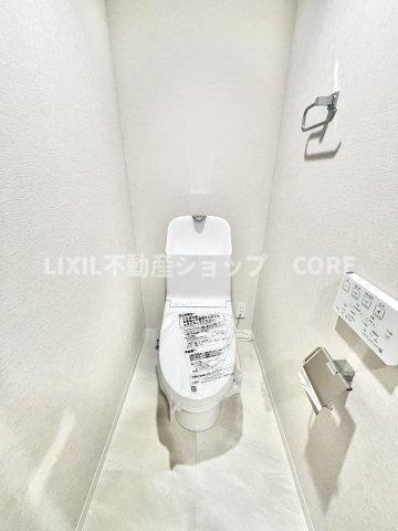 トイレはウォシュレット標準の節水トイレで、デザイン性・清掃性に優れたトイレを採用
