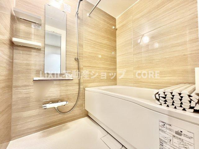 心地よいバスタイムを演出する浴室はゆとりあるサイズを採用しています。