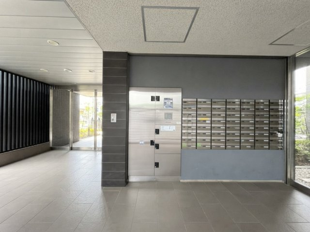 ・宅配ボックス付きのマンション。外出時も安心です。