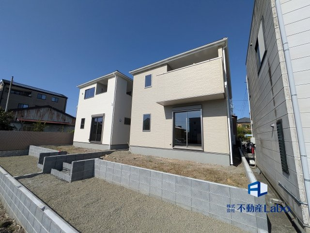 【お庭スペース】　家庭菜園やお子さまのプールなどいろいろなことに使用できるうれしい広さのお庭スペース♪