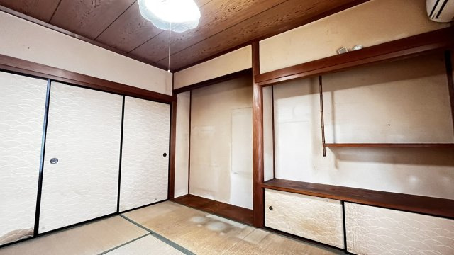 和室には押入れがあります。