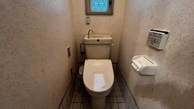 温水洗浄便座付きトイレです。