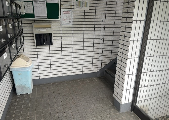 マンションのエントランスには、もともと風よけや防犯の役割がありますが、マンションによって宅配ボックスなどの設備が備わっている所もあります。日々の生活をイメージしながら生活しやすさをチェックしましょう。