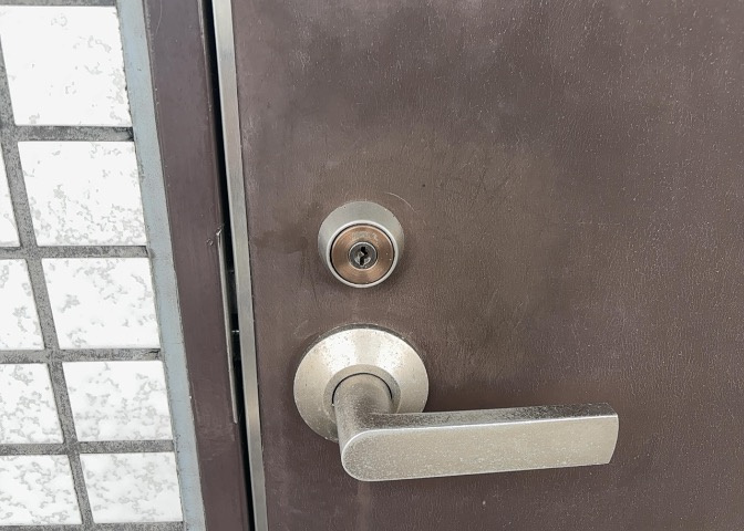 室内の防犯設備もチェックしましょう！モニター付きインターホンが設置されているか、防犯シャッターが設備されているか、ベランダに人が上がってきにくい高さかなどチェックしておくと入居後も安心できるでしょう。
