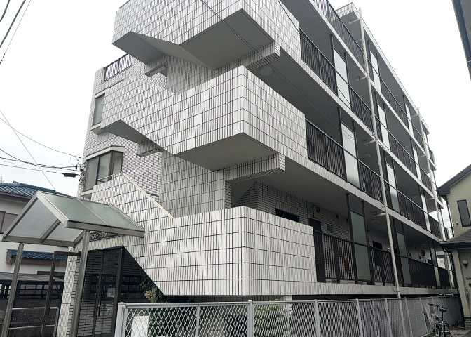 ＳＲＣ造は強度や耐震性の面でもRC造と比べて優れています。そのため、10階建以上の高層または超高層マンションなどの建築にも多く採用されています。柱や梁などのサイズが小さくても高い耐震性を確保できます。
